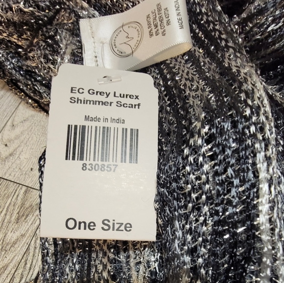 LINDA ANDERSON Women's Oblong  Glittery black, white/ gray scarf .Nwt* - Picture 5 of 5